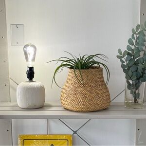 Vintage mid century mcm table ceramic white handpainted lamp working 9” decor